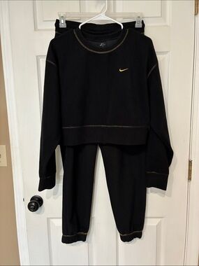 Black w/Gold Stitching Nike Fleece 2pc Set